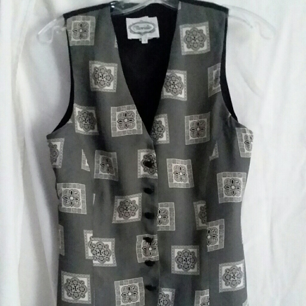 Mevisto Women's Black and White Vest